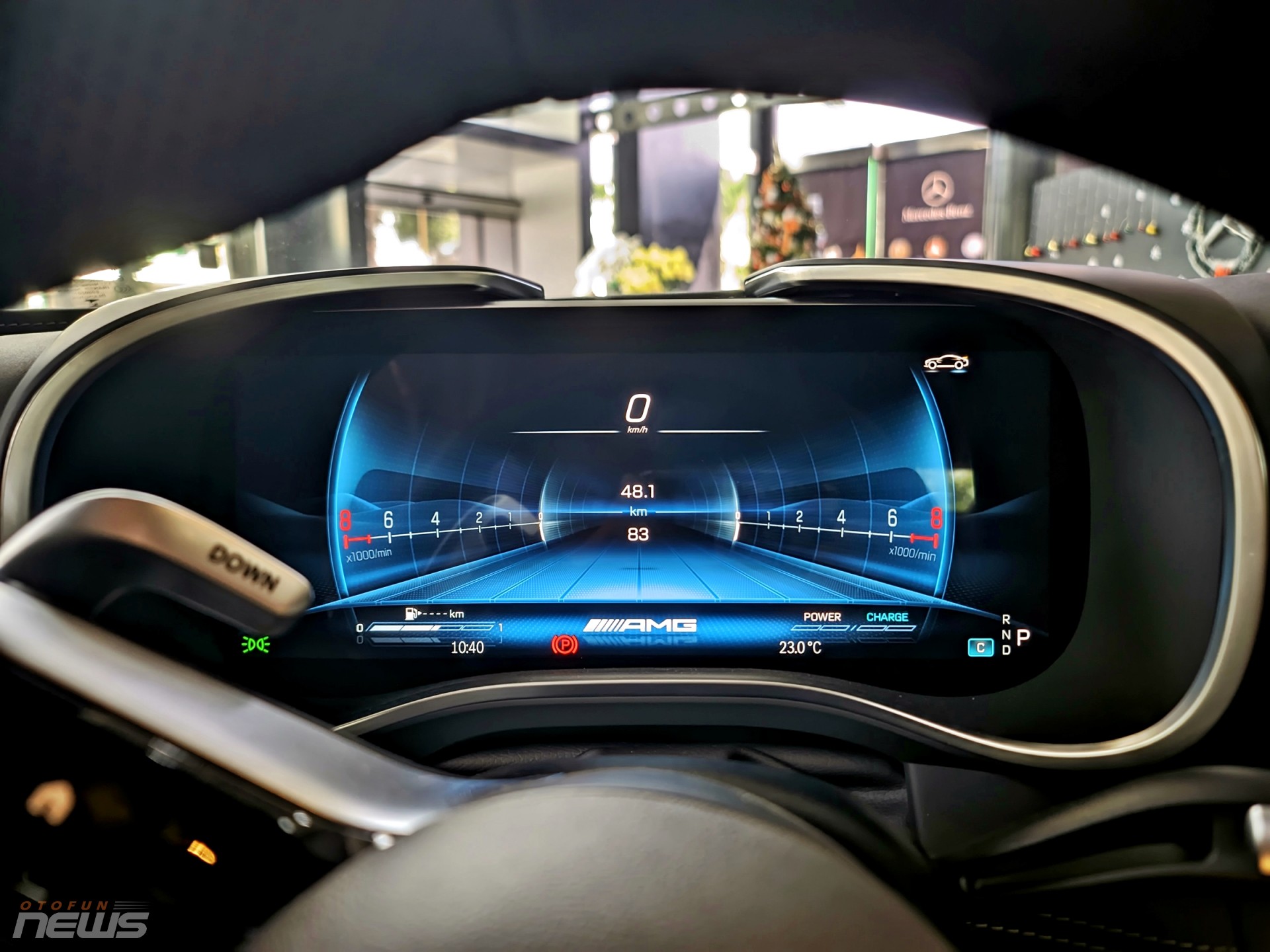 Cận cảnh xe thể thao mui trần Mercedes AMG SL 43 vừa có mặt tại Việt Nam