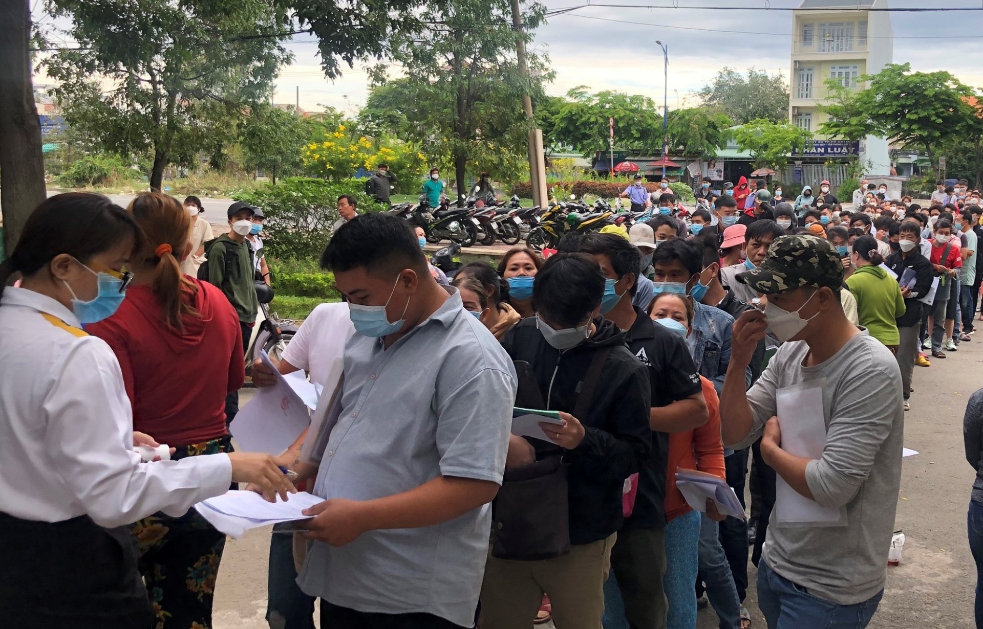 Vì sao công nhân thất nghiệp từ chối cơ hội việc làm mới? Vì sao công nhân thất nghiệp từ chối cơ hội việc làm mới?