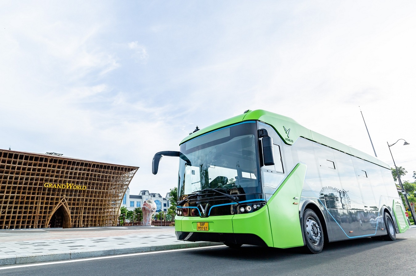 Phú Quốc United Center là điểm đến tiên phong đưa vào vận hành VinBus - tuyến xe buýt điện thông minh đầu tiên tại Phú Quốc. Phú Quốc United Center là điểm đến tiên phong đưa vào vận hành VinBus - tuyến xe buýt điện thông minh đầu tiên tại Phú Quốc.