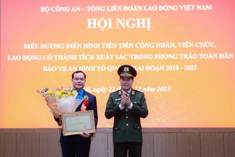 Tổng Liên đoàn và Bộ Công an tăng cường phối hợp phong trào bảo vệ an ninh Tổ quốc Tổng Liên đoàn và Bộ Công an tăng cường phối hợp phong trào bảo vệ an ninh Tổ quốc