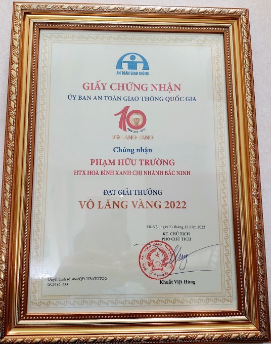 Niềm vui lần thứ 3 nhận giải thưởng Vô lăng Vàng Niềm vui lần thứ 3 nhận giải thưởng Vô lăng Vàng