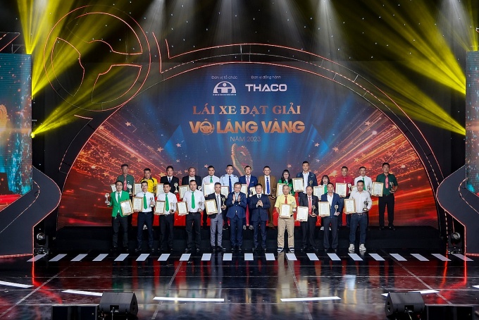 Niềm vui lần thứ 3 nhận giải thưởng Vô lăng vàng Niềm vui lần thứ 3 nhận giải thưởng Vô lăng vàng