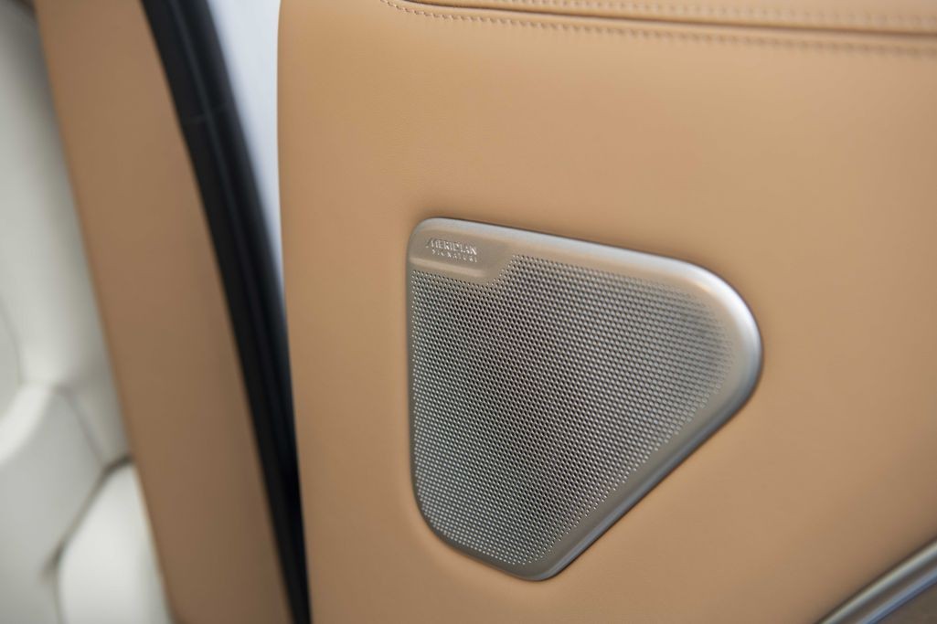 Range Rover SV ra mắt, lựa chọn mới cho giới siêu giàu tại Việt Nam Range Rover SV ra mắt, lựa chọn mới cho giới siêu giàu tại Việt Nam