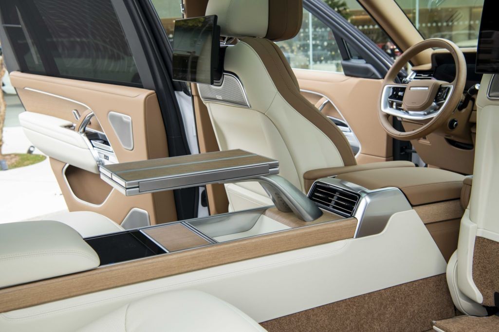 Range Rover SV ra mắt, lựa chọn mới cho giới siêu giàu tại Việt Nam Range Rover SV ra mắt, lựa chọn mới cho giới siêu giàu tại Việt Nam