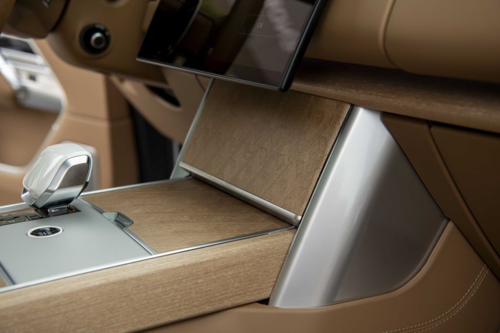 Range Rover SV ra mắt, lựa chọn mới cho giới siêu giàu tại Việt Nam Range Rover SV ra mắt, lựa chọn mới cho giới siêu giàu tại Việt Nam