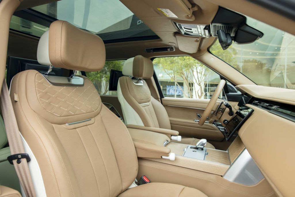 Range Rover SV ra mắt, lựa chọn mới cho giới siêu giàu tại Việt Nam Range Rover SV ra mắt, lựa chọn mới cho giới siêu giàu tại Việt Nam