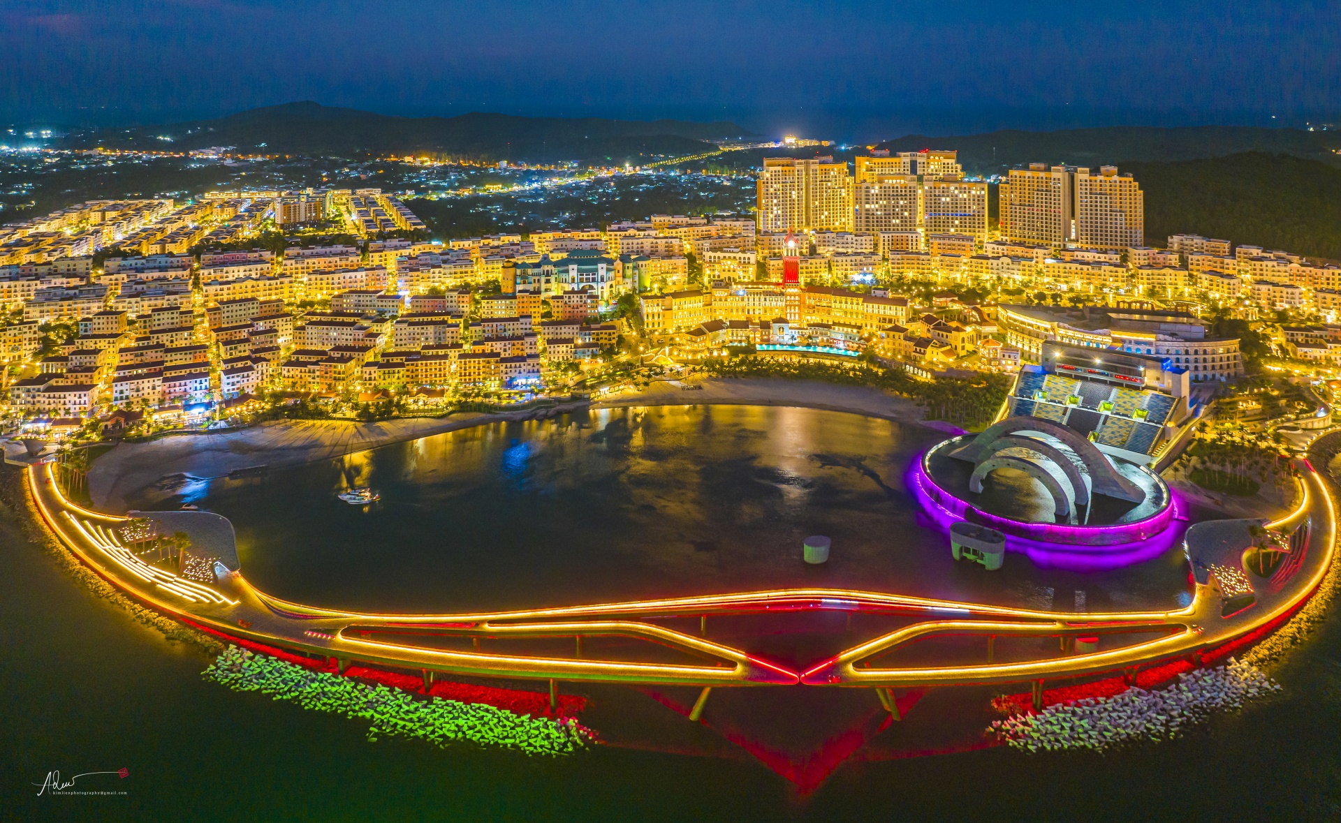 Đẹp siêu thực, Cầu Hôn hút khách chưa từng thấy ngay sau khai trương Đẹp siêu thực, Cầu Hôn hút khách chưa từng thấy ngay sau khai trương