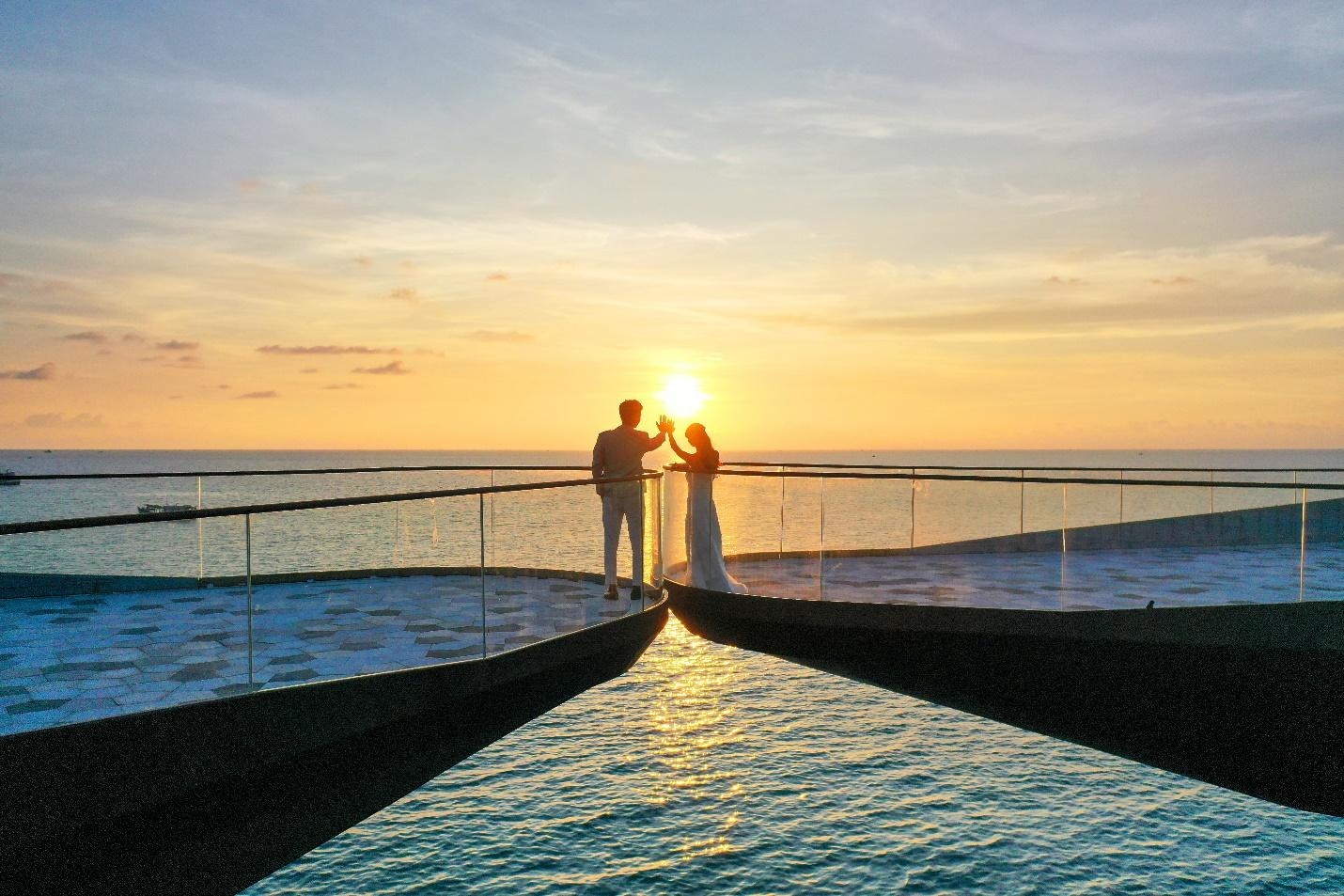 Đẹp siêu thực, Cầu Hôn hút khách chưa từng thấy ngay sau khai trương Đẹp siêu thực, Cầu Hôn hút khách chưa từng thấy ngay sau khai trương