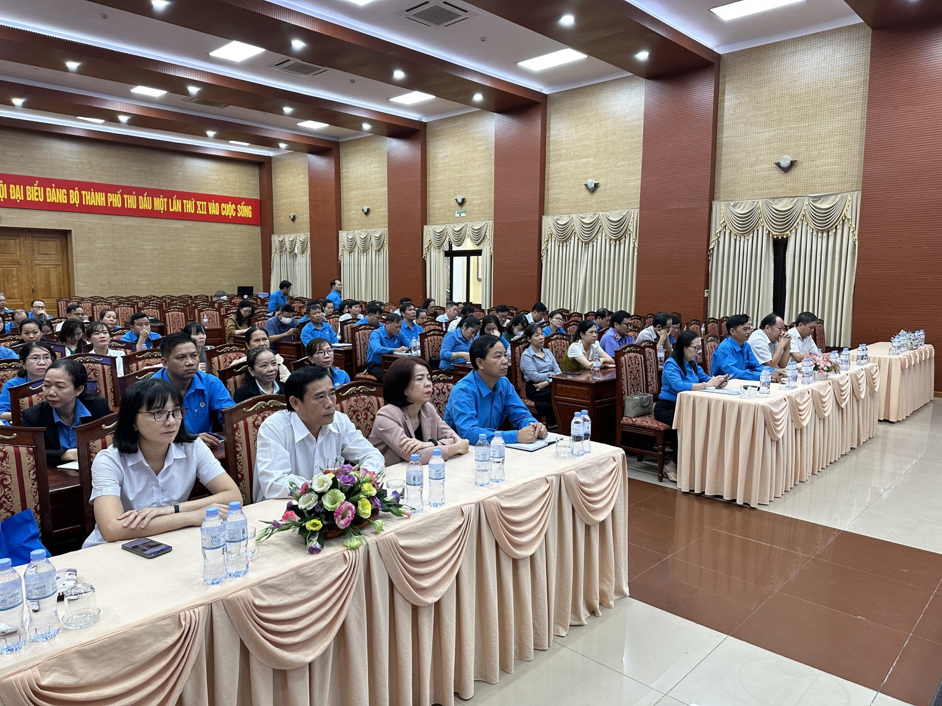 Gần 1.000 cán bộ Công đoàn Bình Dương học Nghị quyết Đại hội