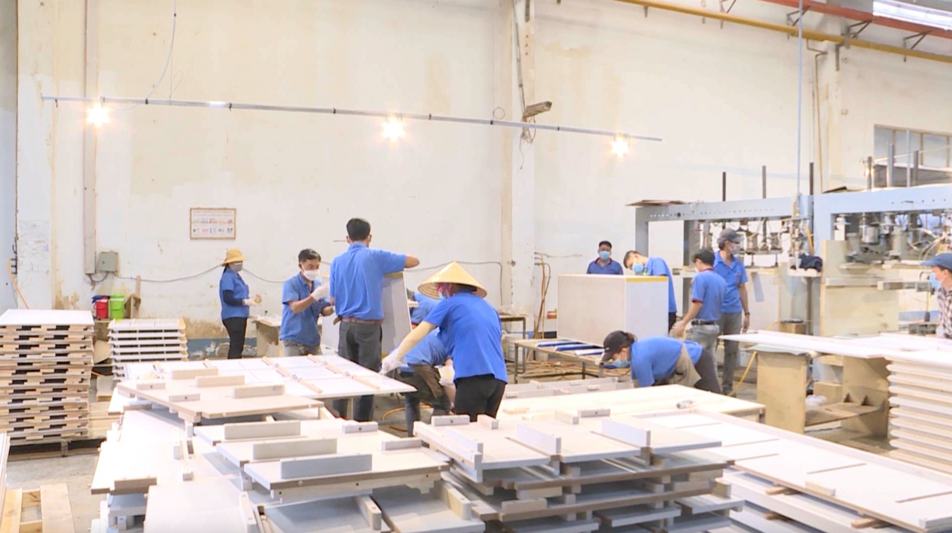 Công nhân nghỉ Tết 45 ngày do doanh nghiệp thiếu đơn hàng Công nhân nghỉ Tết 45 ngày do doanh nghiệp thiếu đơn hàng