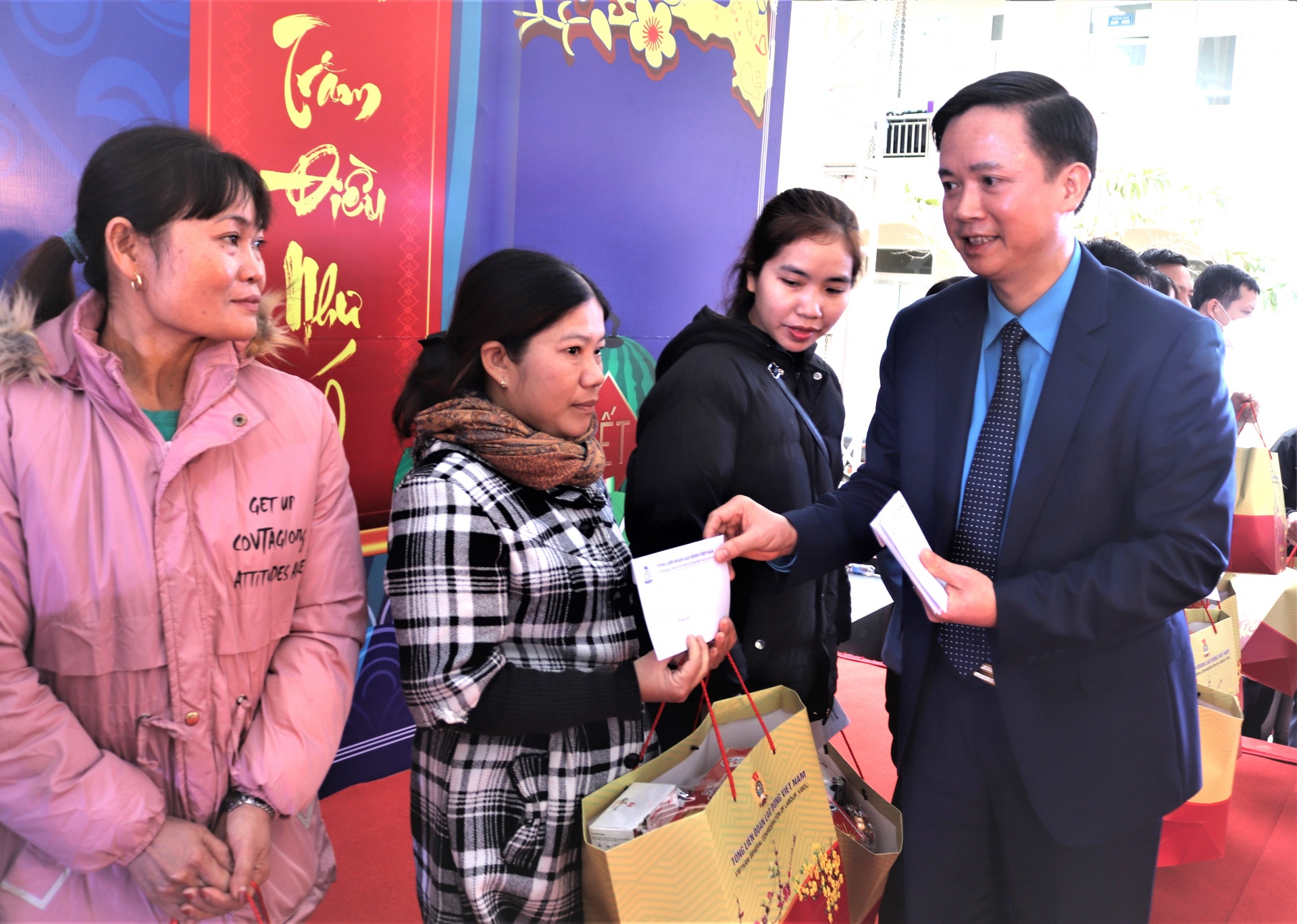 Công đoàn Quảng Bình huy động các nguồn lực chăm lo Tết Công đoàn Quảng Bình huy động các nguồn lực chăm lo Tết