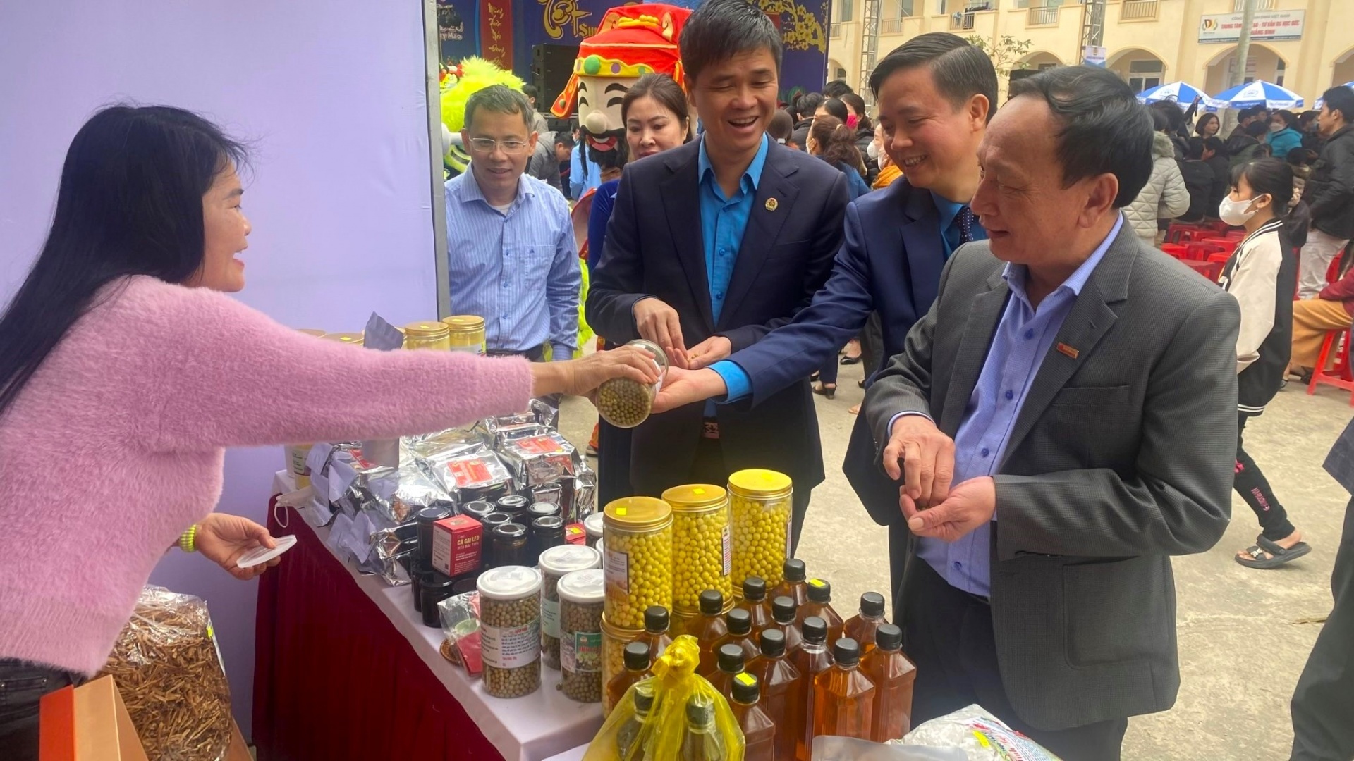 Công đoàn Quảng Bình huy động các nguồn lực chăm lo Tết Công đoàn Quảng Bình huy động các nguồn lực chăm lo Tết