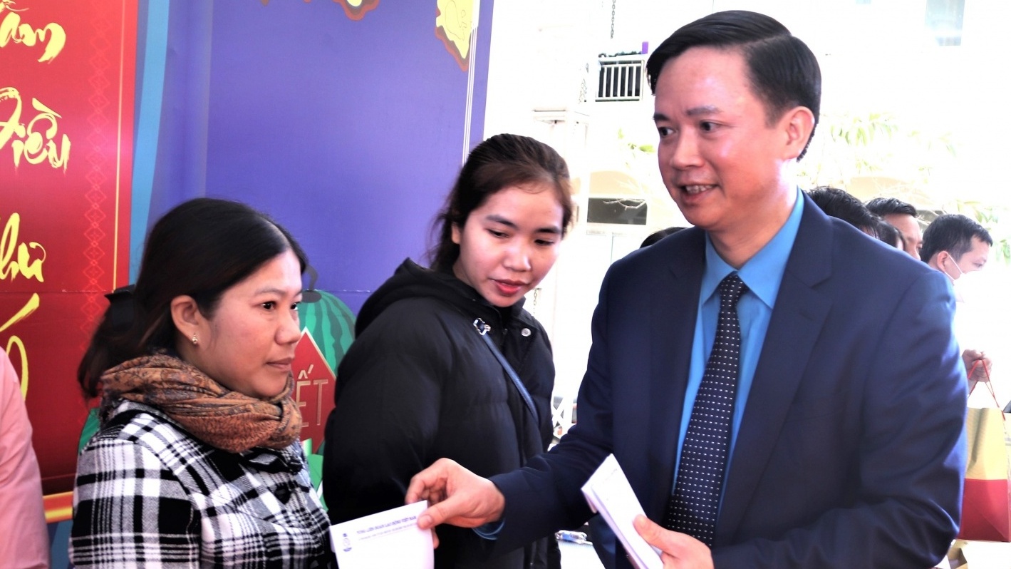 Công đoàn Quảng Bình huy động các nguồn lực chăm lo Tết
