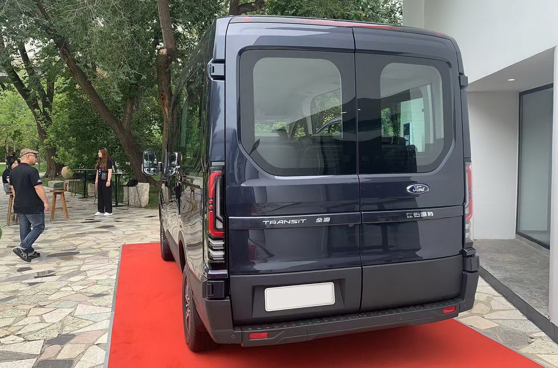 Cận cảnh Ford Transit 2024 về sắp được bán tại Việt Nam