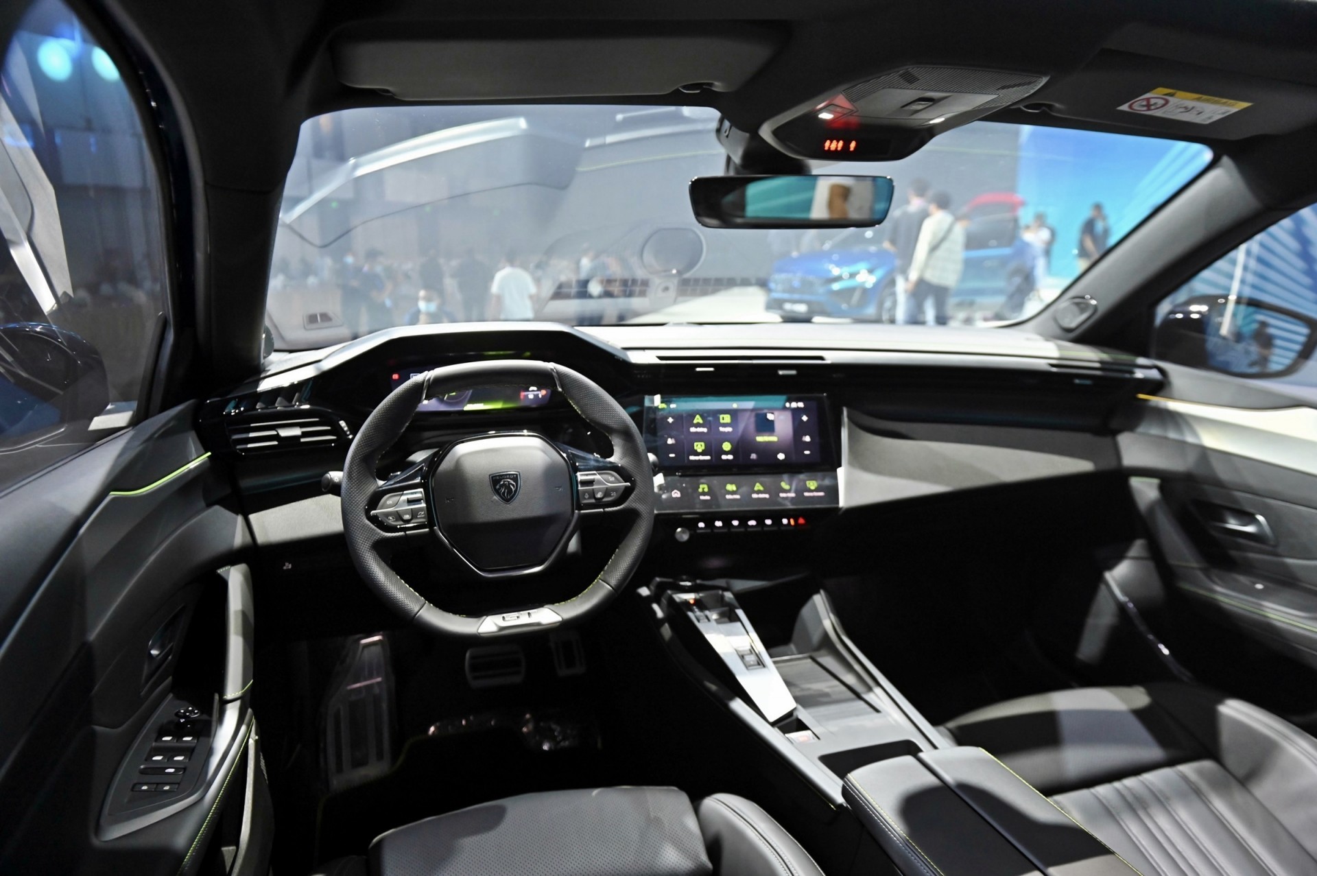 Vừa ra mắt, Peugeot 408 tăng giá bán cho cả ba phiên bản