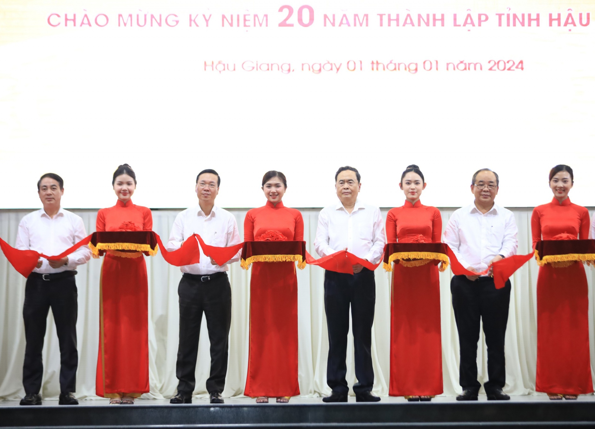 20 năm Cần Thơ – Hậu Giang: Mở đường cho phát triển 20 năm Cần Thơ – Hậu Giang: Mở đường cho phát triển