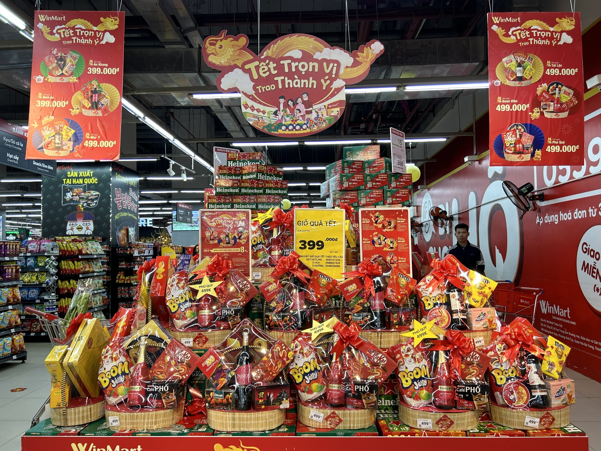 Từ đầu tháng 12, siêu thị WinMart và cửa hàng WinMart+/WIN trên toàn quốc đã đưa hàng hóa phiên bản Tết lên quầy kệ với giá ưu đãi Từ đầu tháng 12, siêu thị WinMart và cửa hàng WinMart+/WIN trên toàn quốc đã đưa hàng hóa phiên bản Tết lên quầy kệ với giá ưu đãi