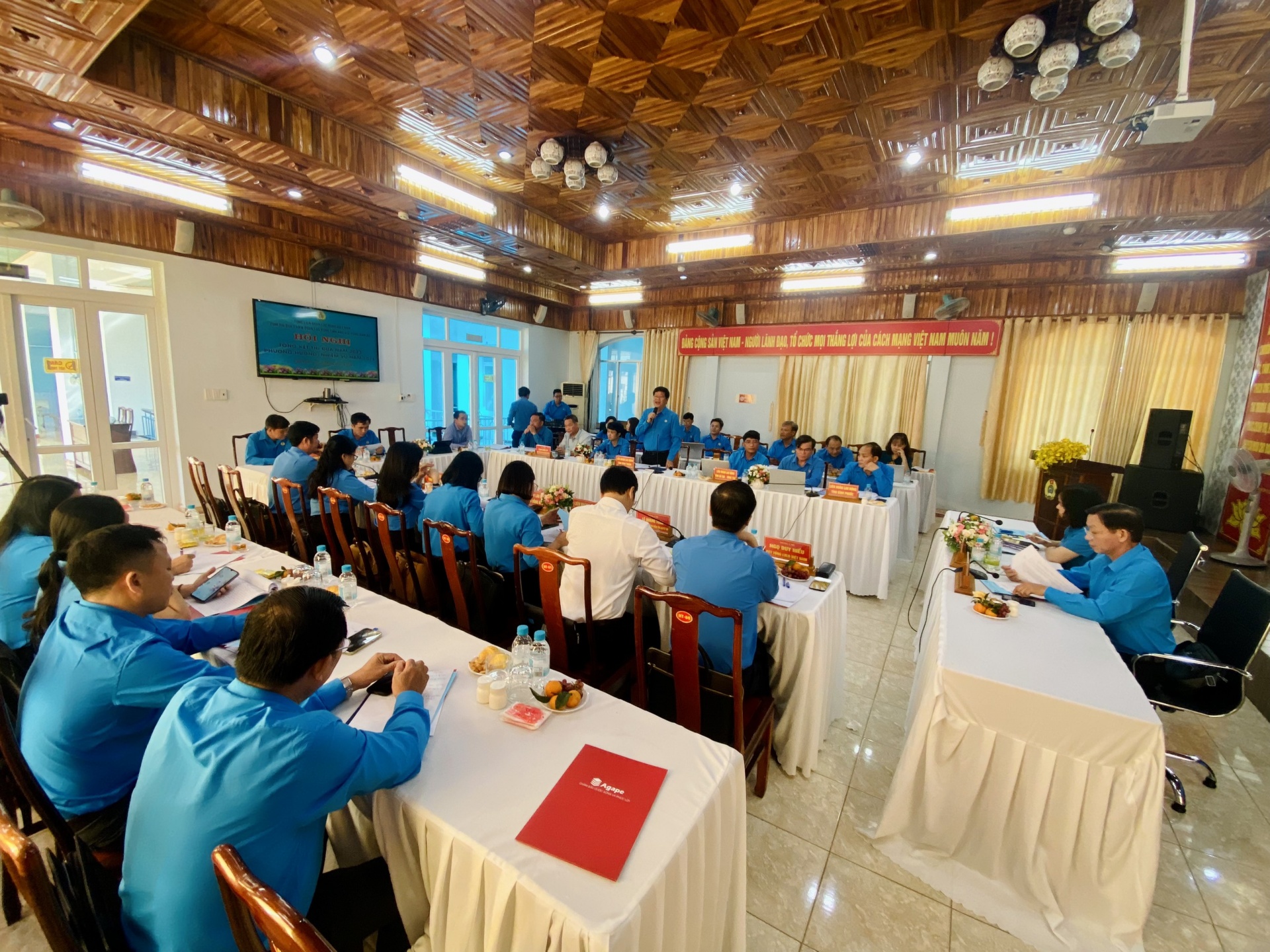 Công đoàn các tỉnh Đông Nam bộ hỗ trợ gần 670 tỷ đồng cho đoàn viên Công đoàn các tỉnh Đông Nam bộ hỗ trợ gần 670 tỷ đồng cho đoàn viên