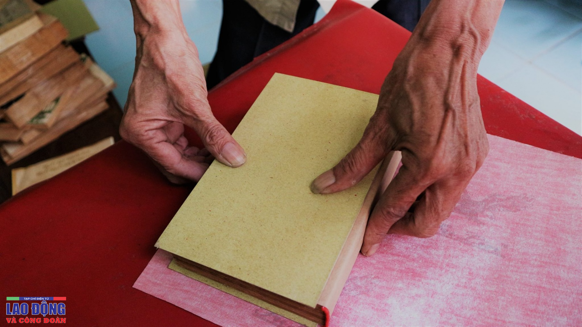 Vị “lương y” của những cuốn sách cũ