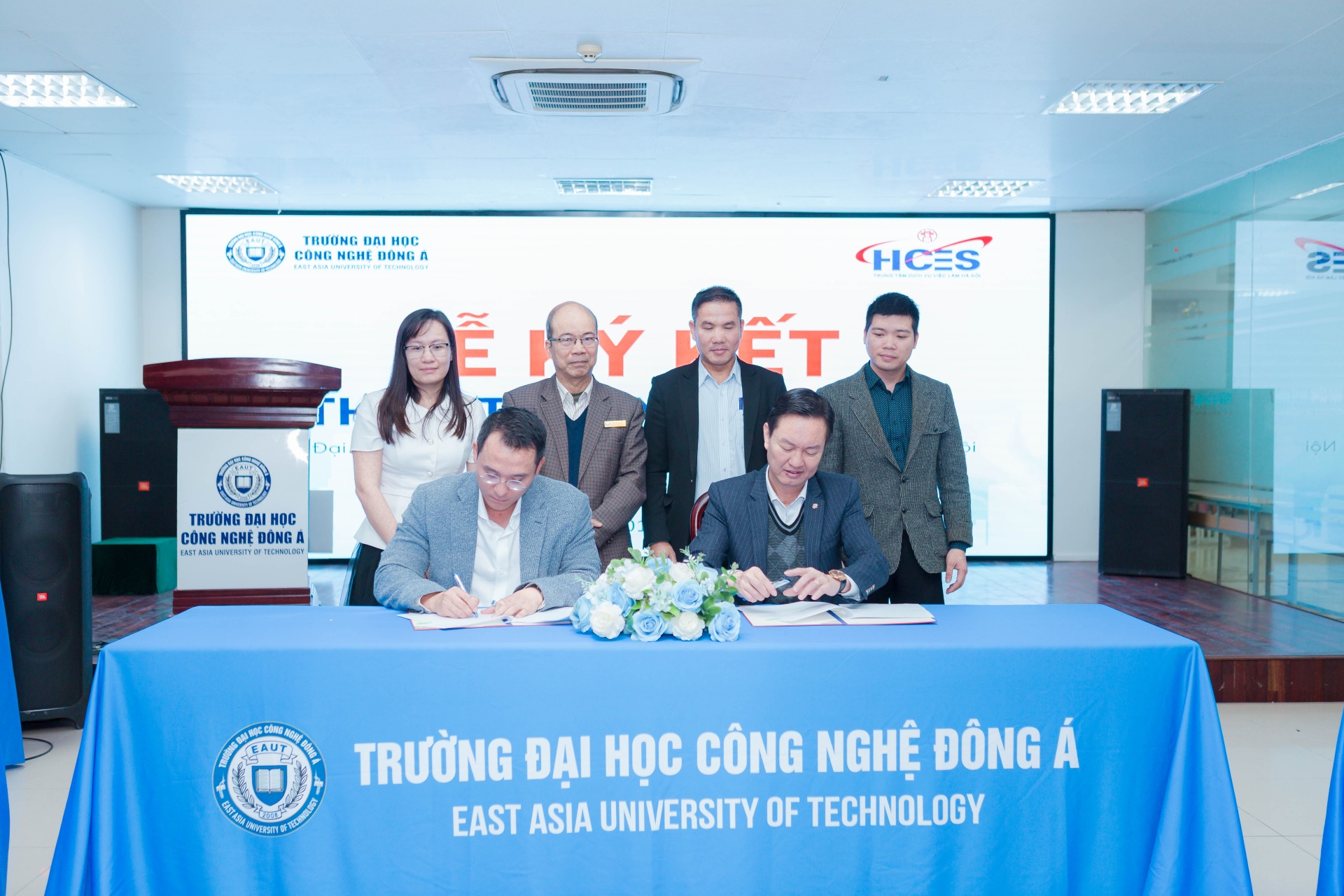 Giải quyết việc làm cho sinh viên ngay từ trên ghế nhà trường