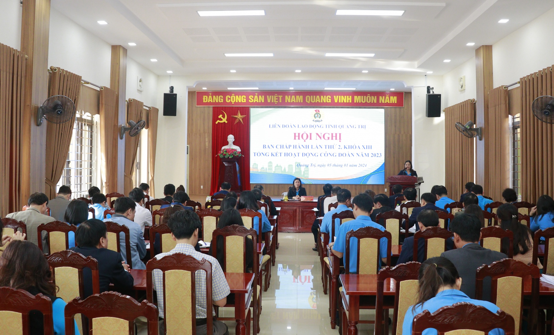 Chú trọng đào tạo, bồi dưỡng đội ngũ cán bộ và chuyển đổi số hoạt động công đoàn Chú trọng đào tạo, bồi dưỡng đội ngũ cán bộ và chuyển đổi số hoạt động công đoàn