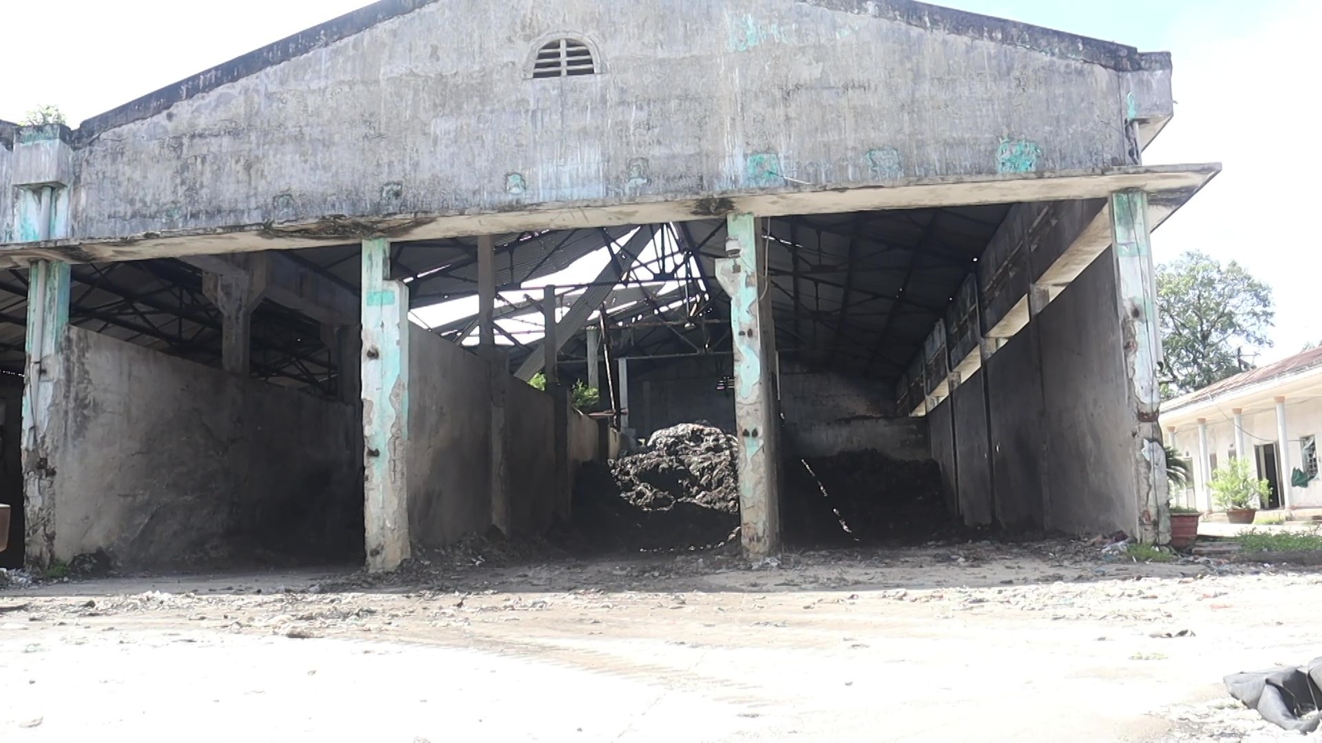 Công nhân xử lý rác ở Huế vừa nhận quyền lợi bảo hiểm xã hội sau nhiều năm bị Công nhân xử lý rác ở Huế vừa nhận quyền lợi bảo hiểm xã hội sau nhiều năm bị