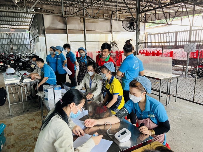 Công ty TNHH Giày da Giang Phạm tuyển lao động phổ thông với mức lương hấp dẫn Công ty TNHH Giày da Giang Phạm tuyển lao động phổ thông với mức lương hấp dẫn