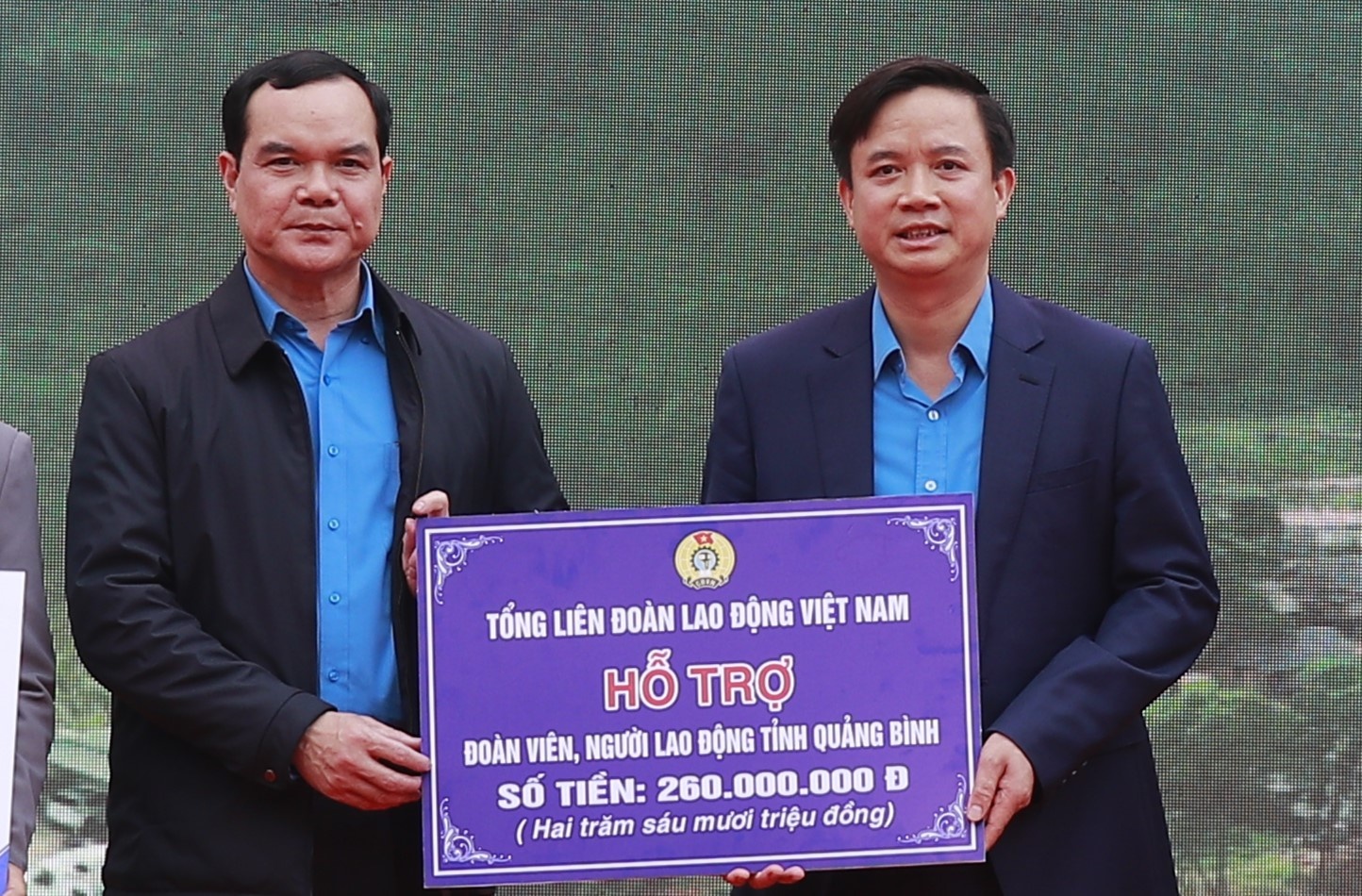 Tổng LĐLĐ Việt Nam mang Tết sớm đến với người lao động khó khăn