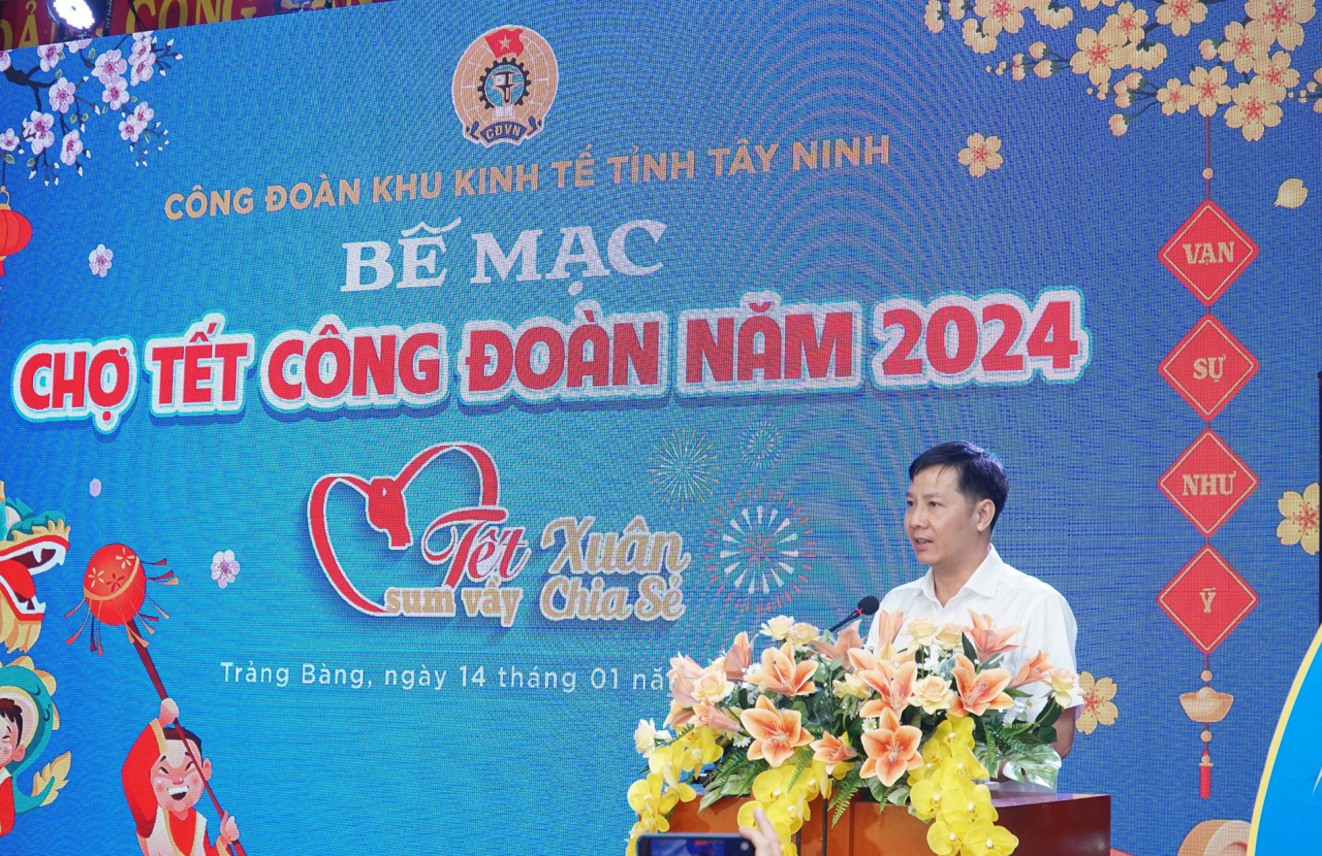 Hơn 30.000 lượt người tham gia Chợ tết Công đoàn tại Tây Ninh