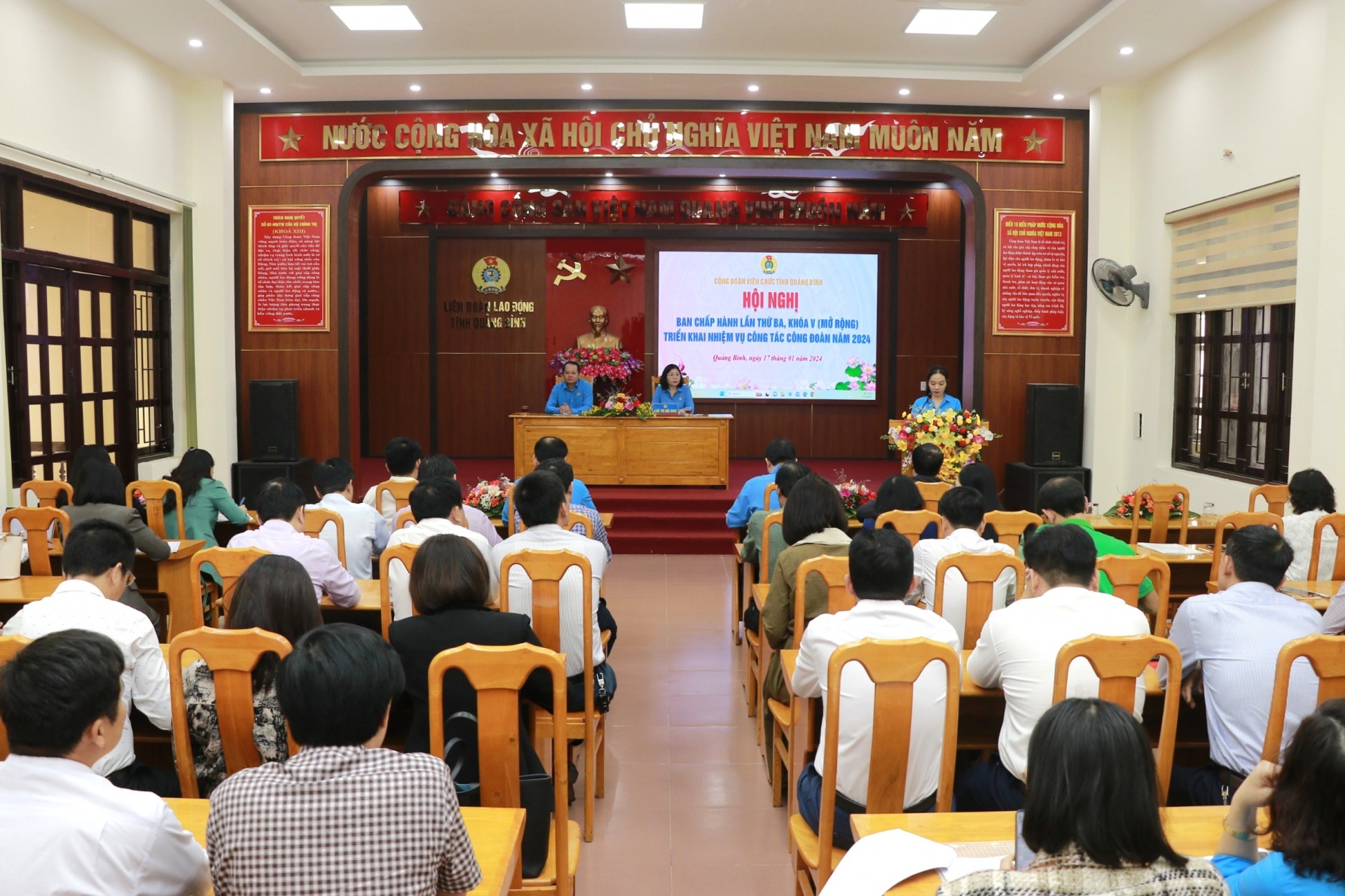 Xây dựng tổ chức Công đoàn vững mạnh và tích cực xây dựng Đảng, chính quyền