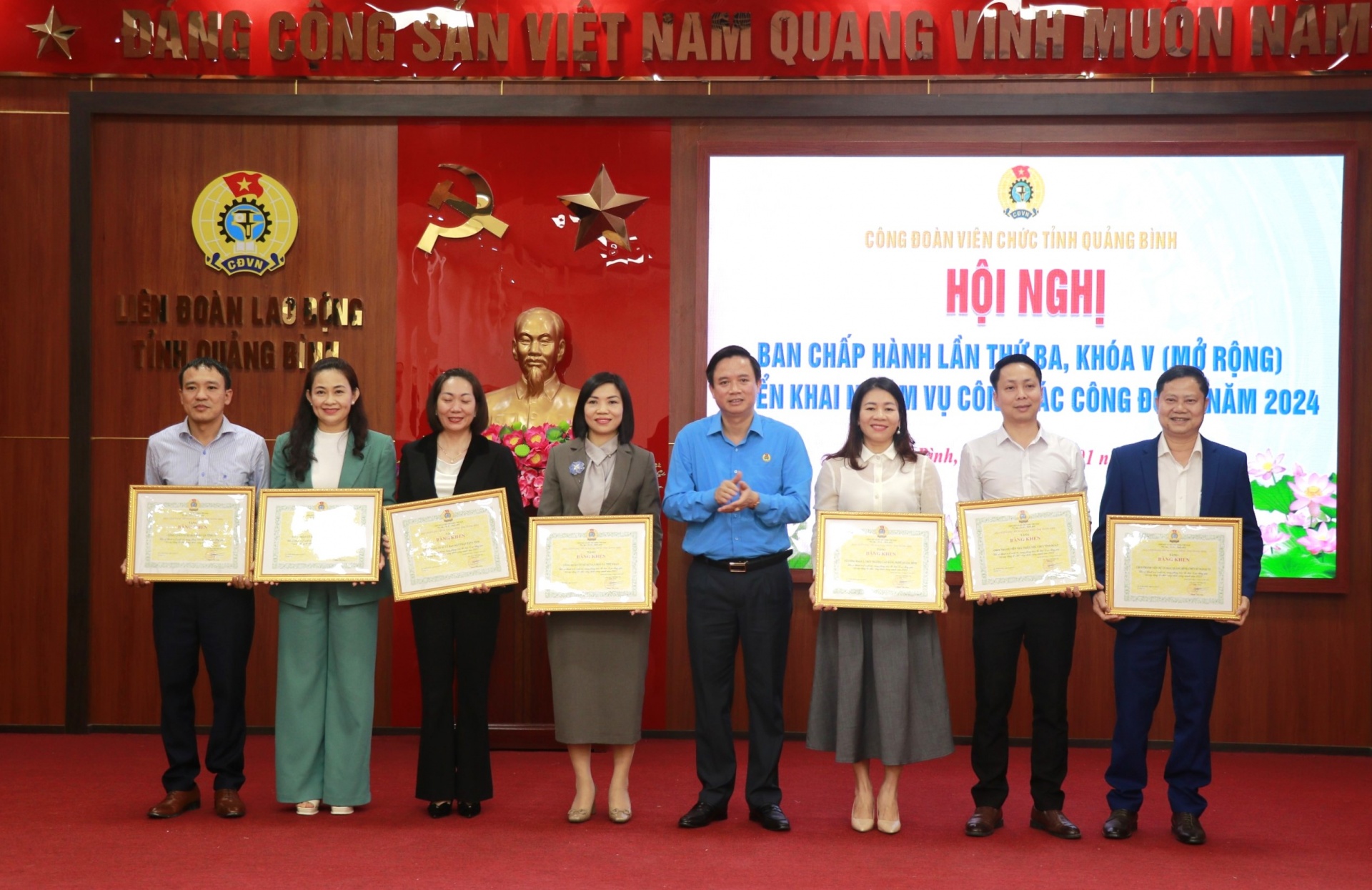 Xây dựng tổ chức Công đoàn vững mạnh và tích cực xây dựng Đảng, chính quyền