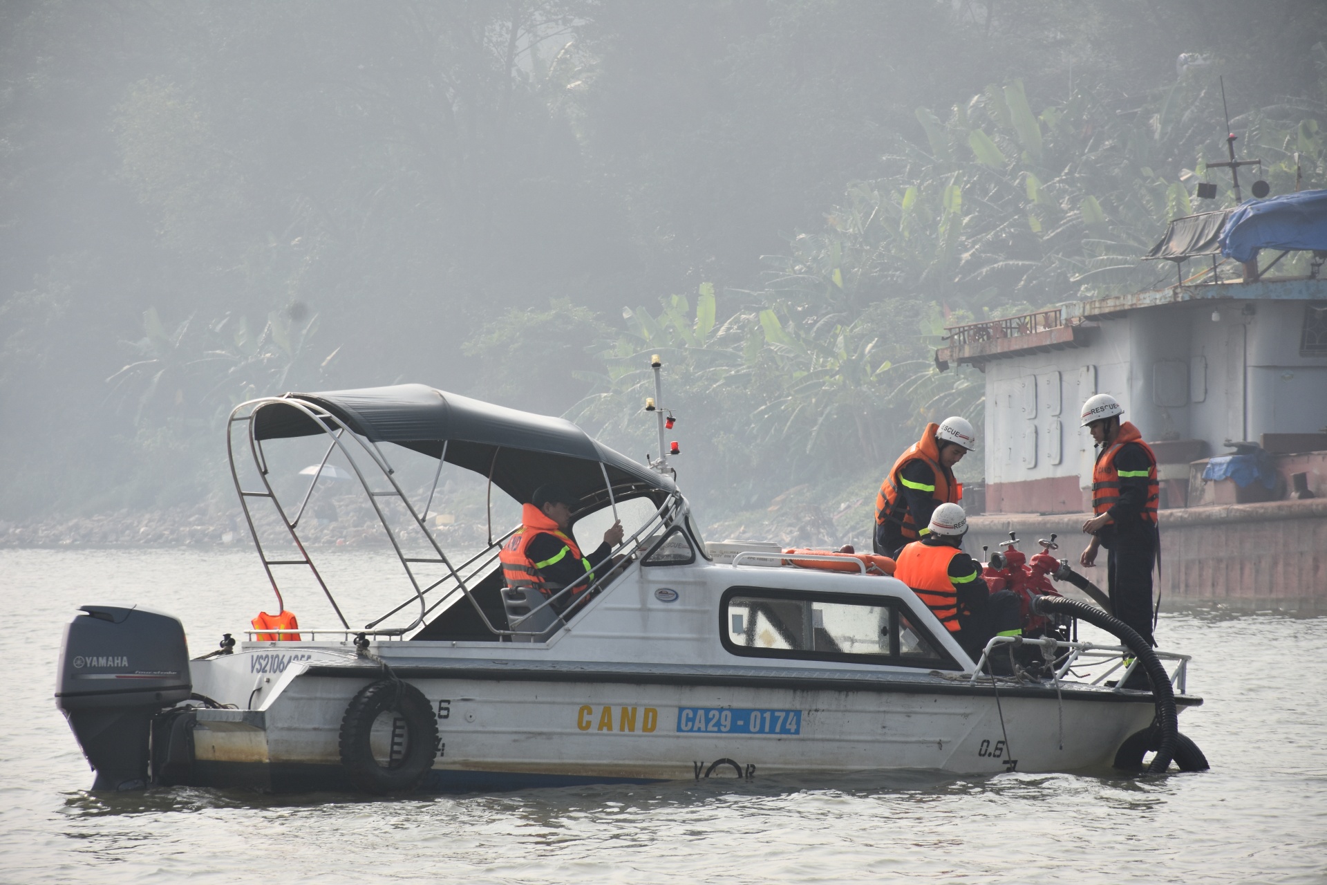 Những chiến sỹ chiến đấu giữa lòng sông