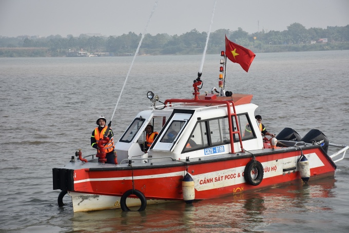 Những chiến sỹ chiến đấu giữa lòng sông