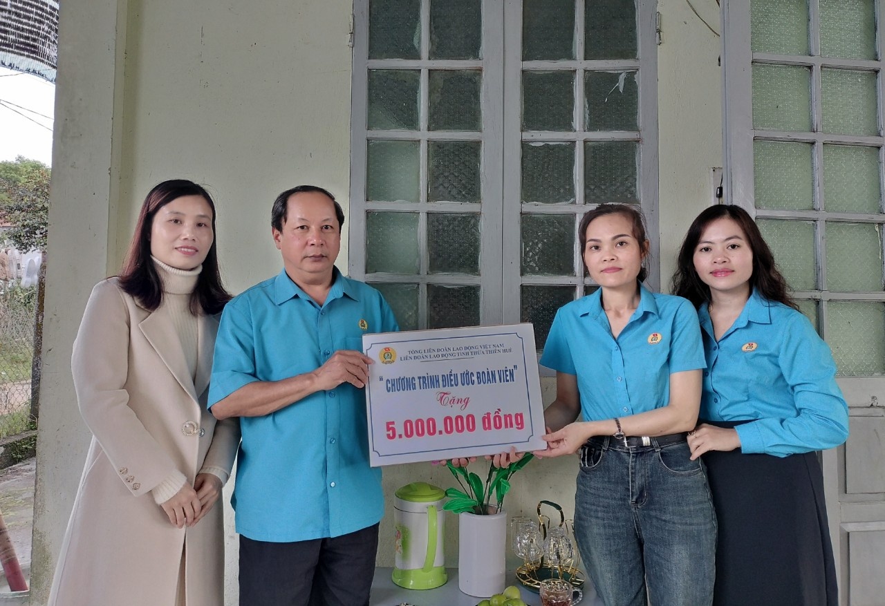 Mang điều ước đến với đoàn viên có hoàn cảnh khó khăn Mang điều ước đến với đoàn viên có hoàn cảnh khó khăn