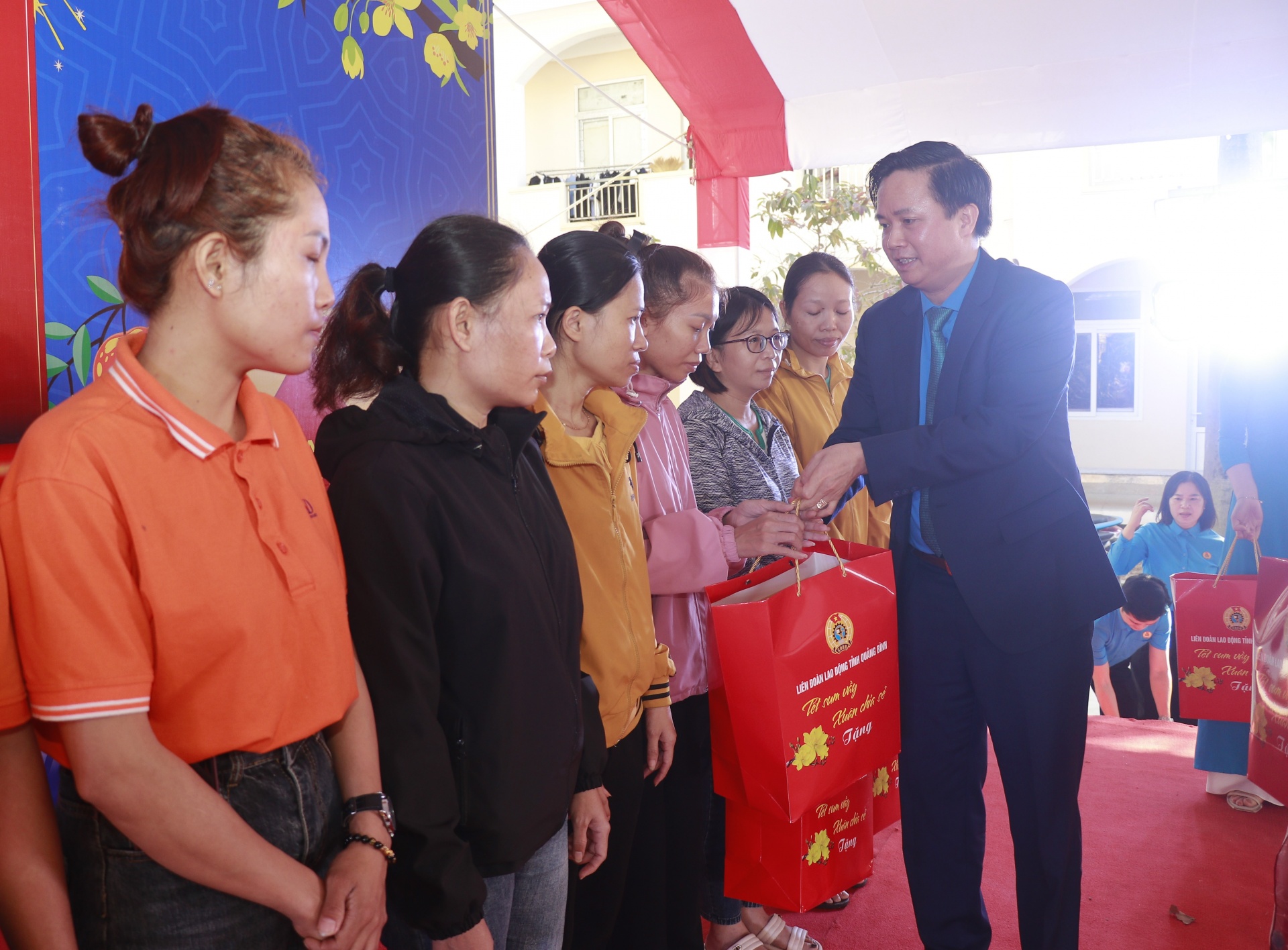 “Tết sum vầy - Xuân chia sẻ” đã đến với đoàn viên, người lao động tại Quảng Bình