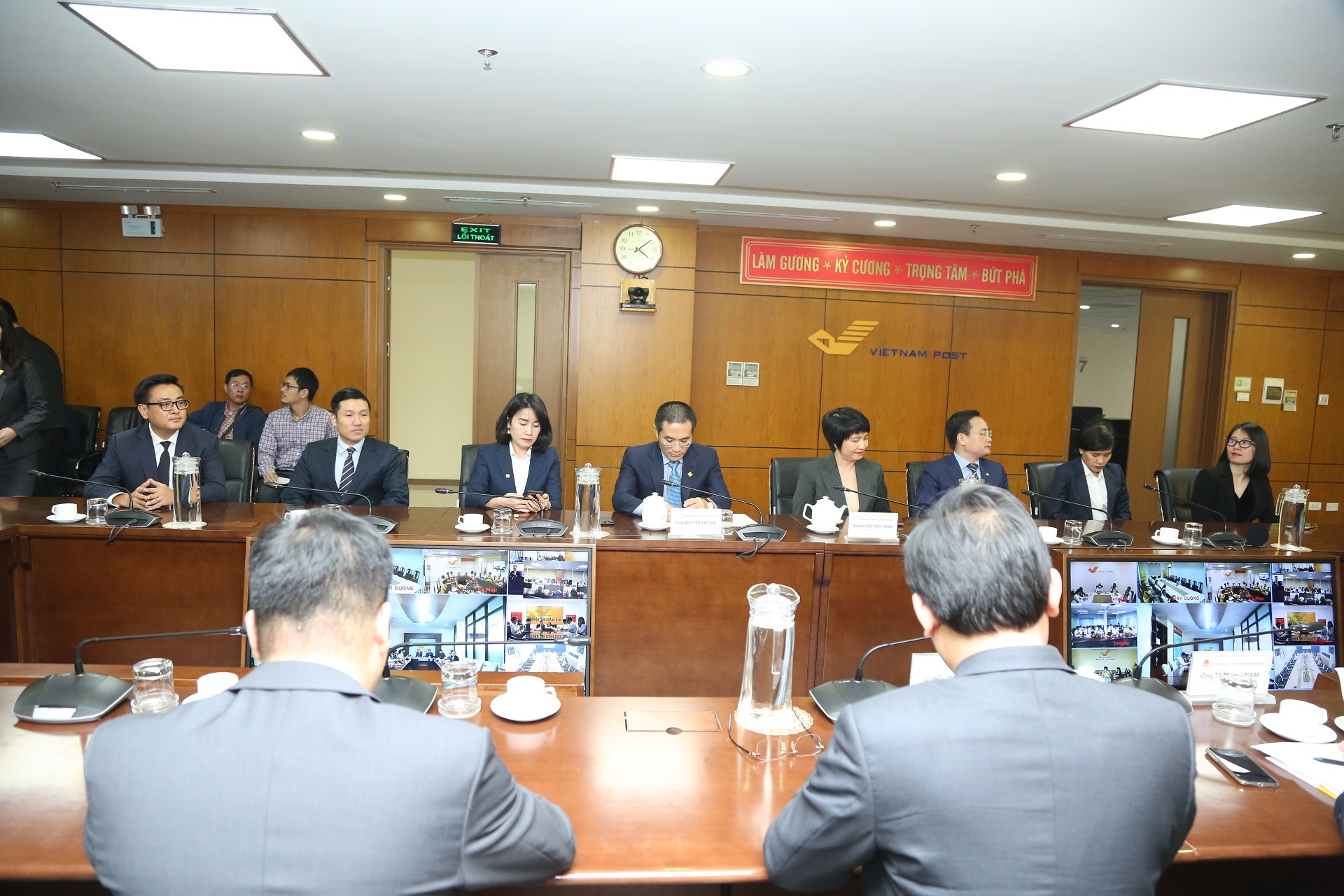 Lễ ra mắt sản phẩm tín dụng an sinh xã hội diễn ra tại trụ sở Vietnam Post và kết nối với các điểm cầu tại nhiều tỉnh, thành