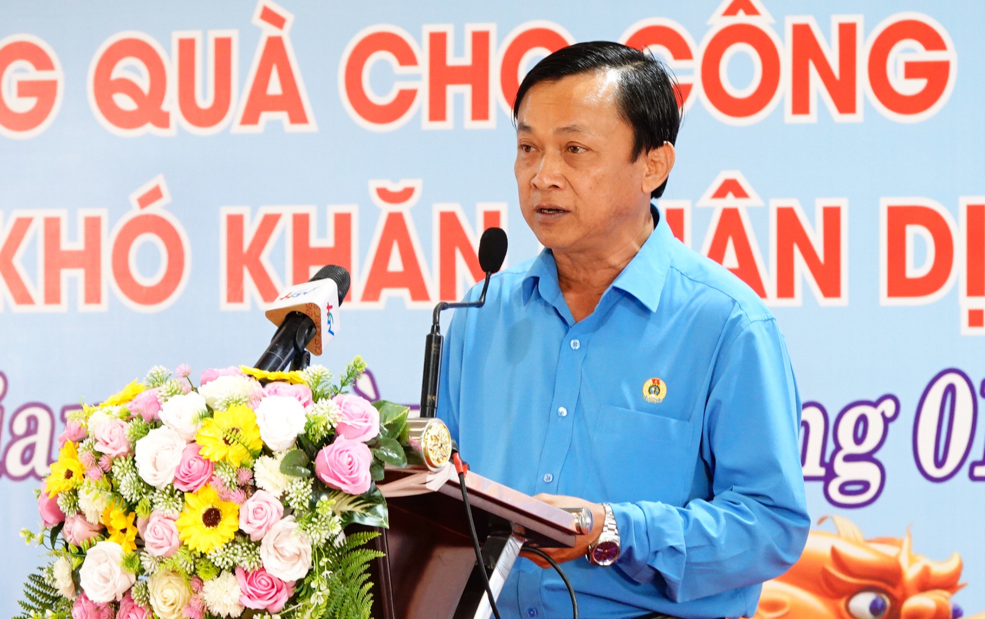 Phó Chủ tịch Thường trực Quốc hội trao quà Tết cho công nhân Hậu Giang