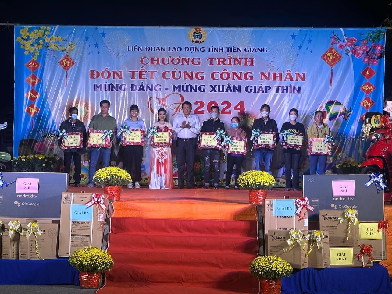 LĐLĐ Tiền Giang: Hơn 800 phần quà được trao trong chương trình “Đón Tết cùng CNLĐ” LĐLĐ Tiền Giang: Hơn 800 phần quà được trao trong chương trình “Đón Tết cùng CNLĐ”