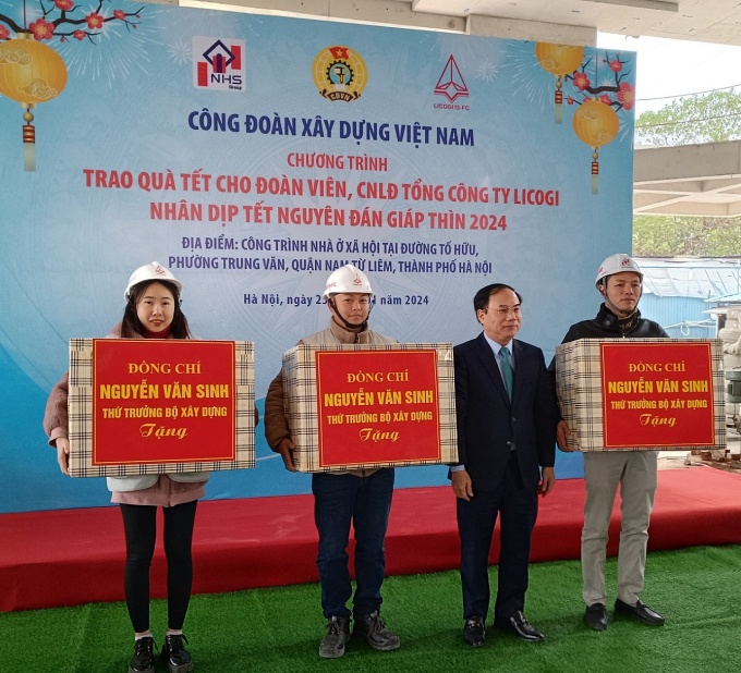 Công nhân xây dựng đón Tết sớm trên công trường Công nhân xây dựng đón Tết sớm trên công trường