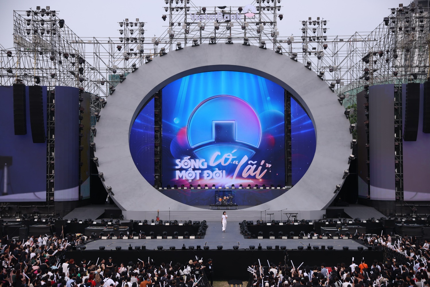 Sunset show được khuấy động với sức trẻ từ Minh, Pay, The Flob, Phùng Khánh Linh và Wean Le