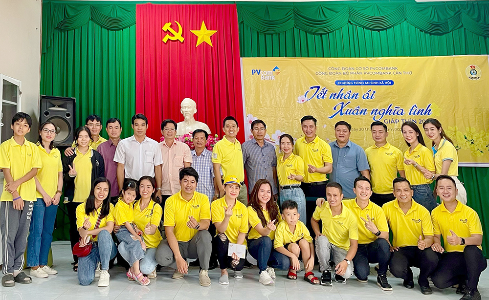 PVcomBank đã trao tặng 400 suất quà Tết cho các hoàn cảnh khó khăn PVcomBank đã trao tặng 400 suất quà Tết cho các hoàn cảnh khó khăn