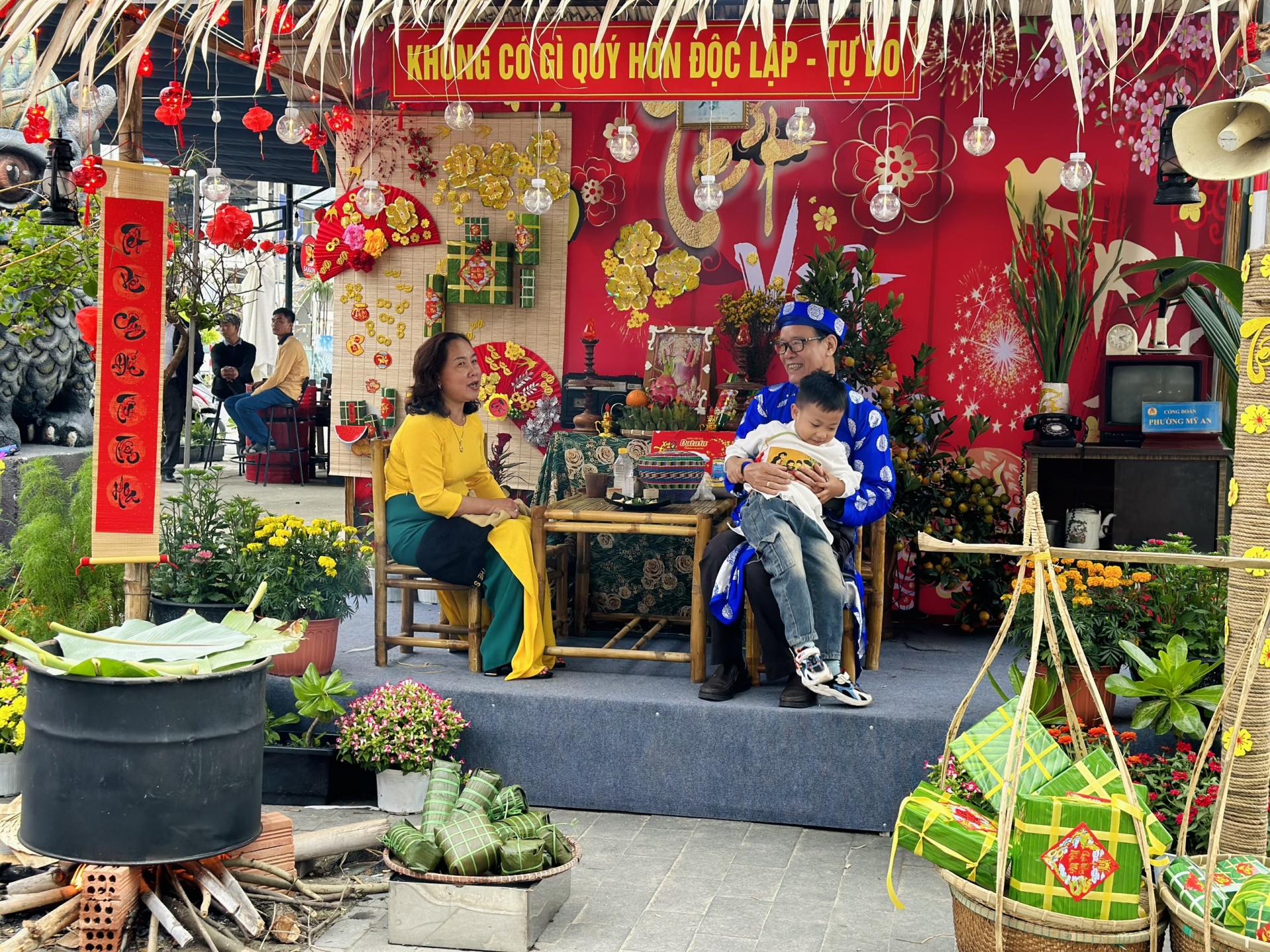 Du khách thích thú trải nghiệm Tết Cổ truyền qua hoạt động của Công đoàn Du khách thích thú trải nghiệm Tết Cổ truyền qua hoạt động của Công đoàn