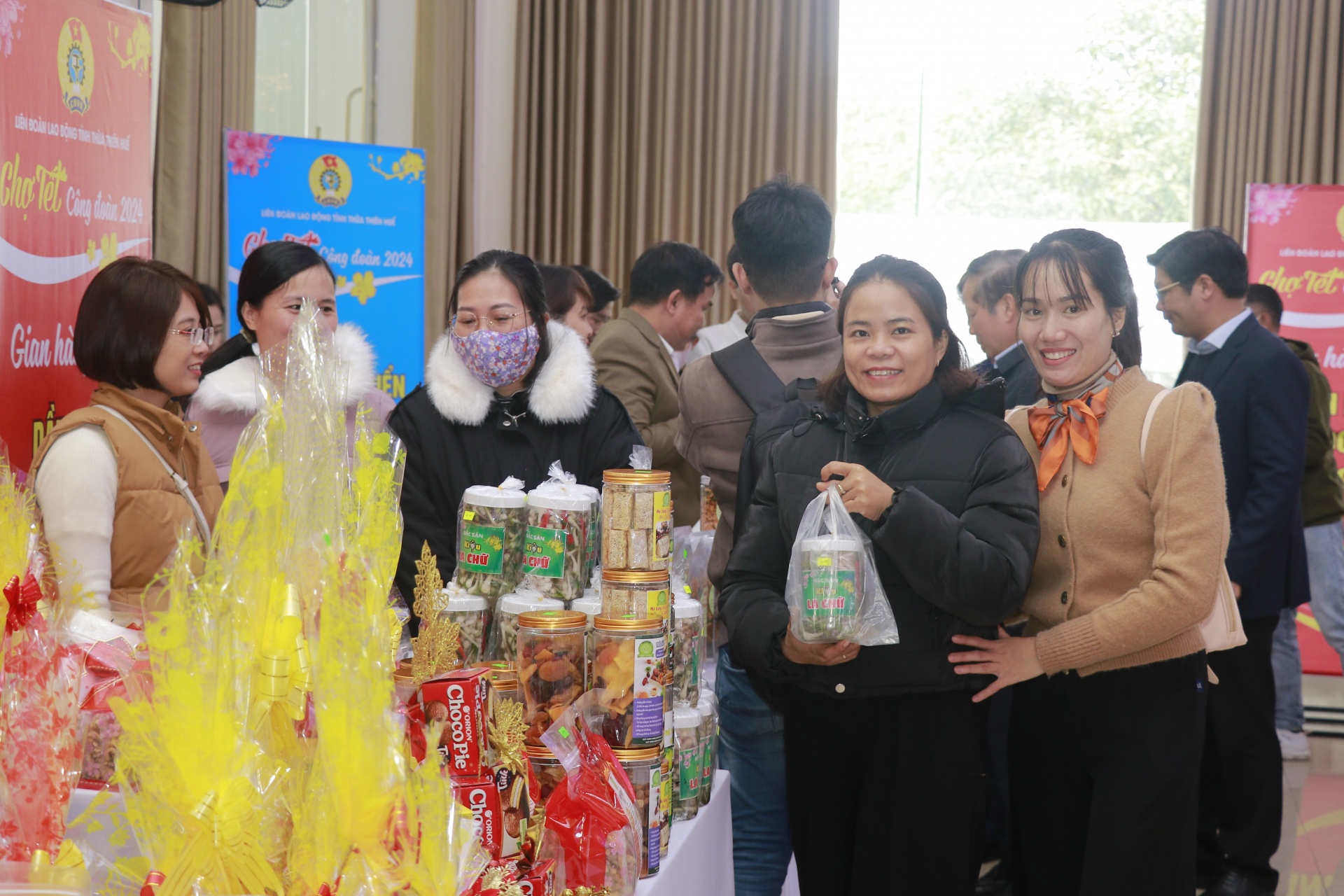 Thừa Thiên Huế: Người lao động vượt trăm cây số chơi Tết Công đoàn