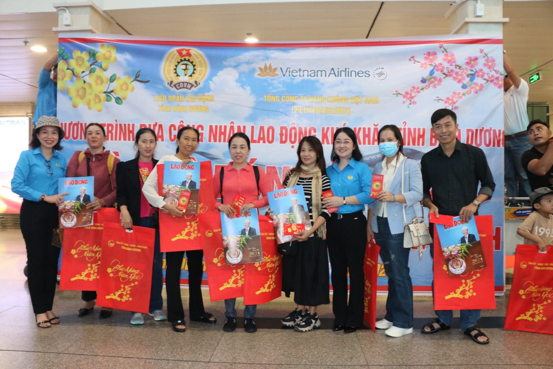 Mừng “rơi nước mắt” trên chuyến bay Công đoàn