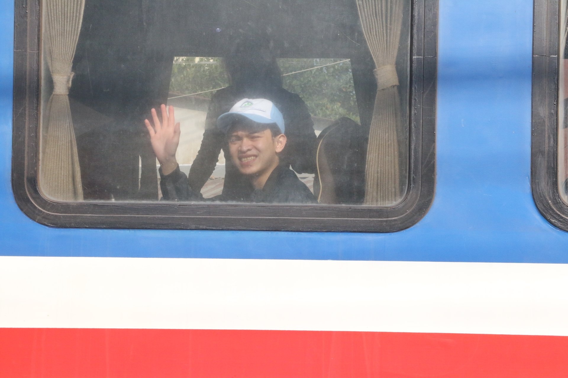 Bình Dương: Hàng trăm công nhân về quê đón tết trên “Chuyến tàu xuân nghĩa tình”