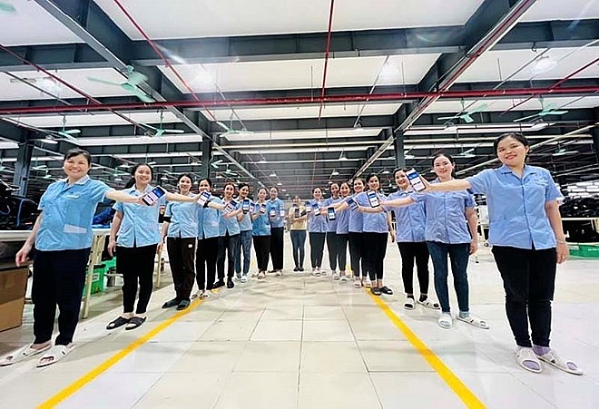 Đưa cuộc sống vào nghị quyết và đưa nghị quyết vào cuộc sống Đưa cuộc sống vào nghị quyết và đưa nghị quyết vào cuộc sống