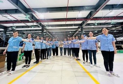 Đưa cuộc sống vào nghị quyết và đưa nghị quyết vào cuộc sống