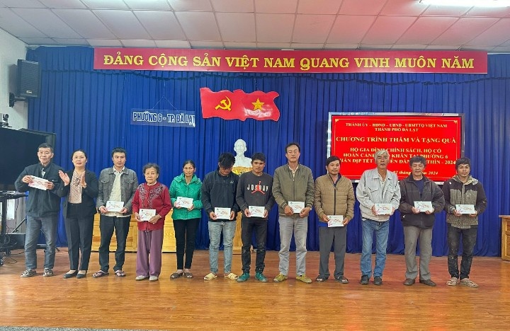 Vụ nợ lương người lao động ở Lâm Đồng: “chịu đấm” nhưng chẳng được “ăn xôi” Vụ nợ lương người lao động ở Lâm Đồng: “chịu đấm” nhưng chẳng được “ăn xôi”