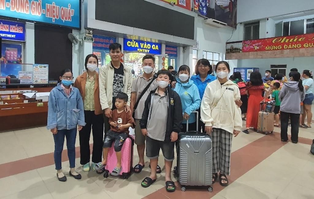 Háo hức trên hành trình Tết Công đoàn