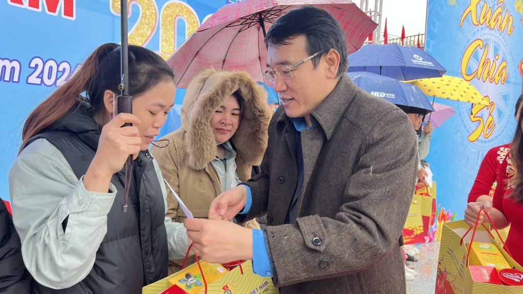 Tết ấm áp cho đoàn viên, người lao động có hoàn cảnh khó khăn Tết ấm áp cho đoàn viên, người lao động có hoàn cảnh khó khăn